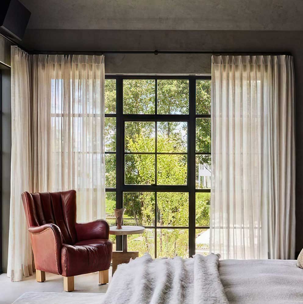 Sheer-curtains-in-bedroom