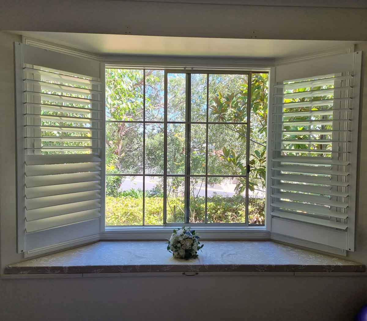 Bay-window-plantation-shutters