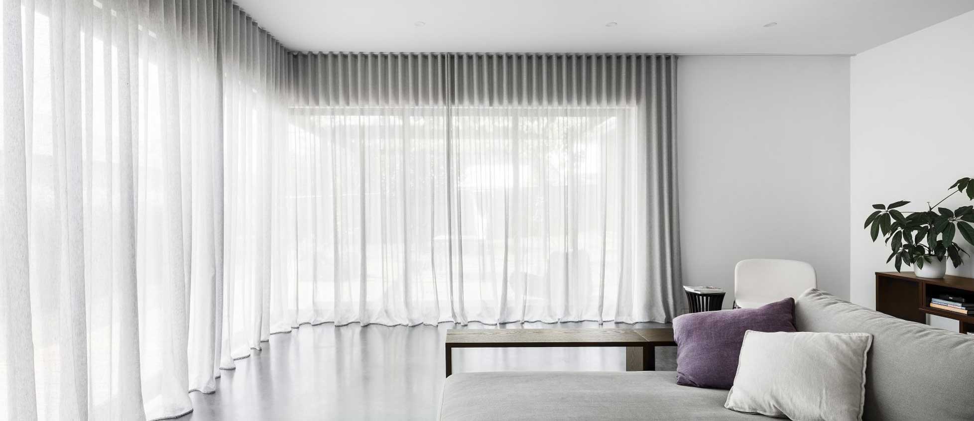 Ceiling-to-floor-curtains